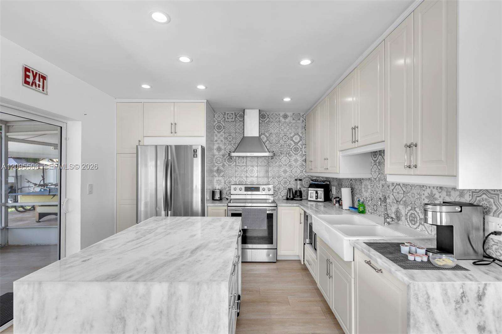 821 Harrison St, Hollywood, FL 33019 - For Rent photo 3