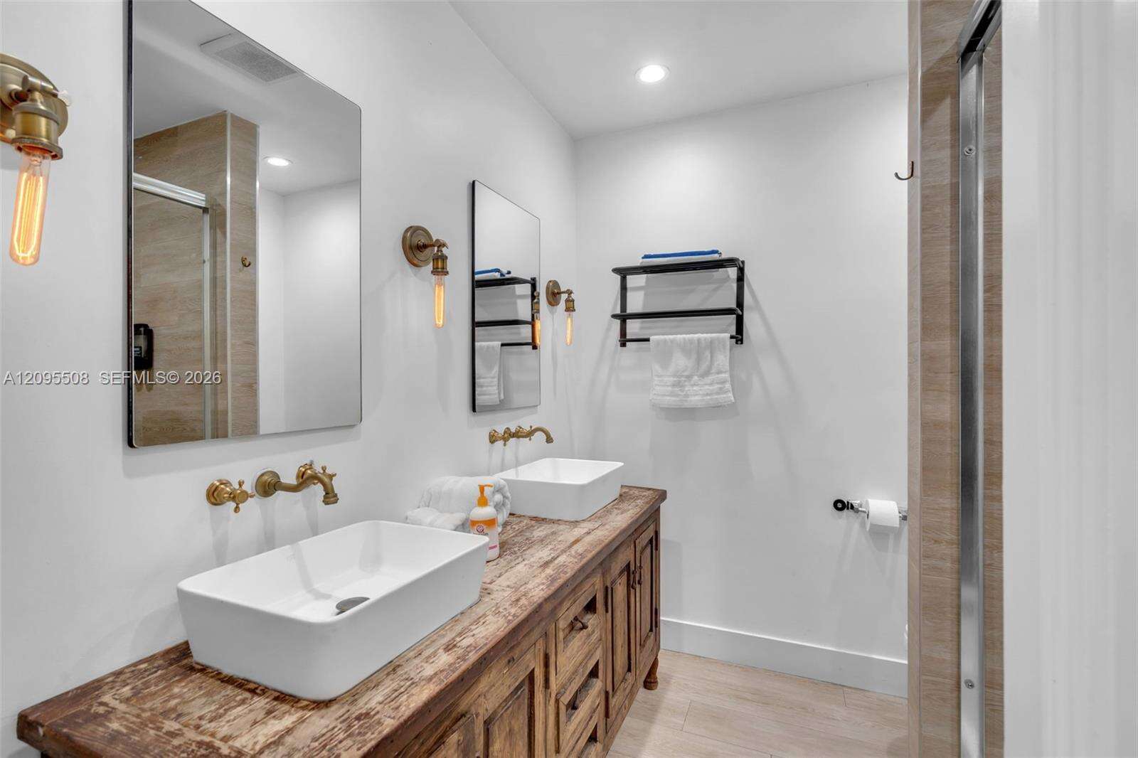 821 Harrison St, Hollywood, FL 33019 - For Rent photo 22