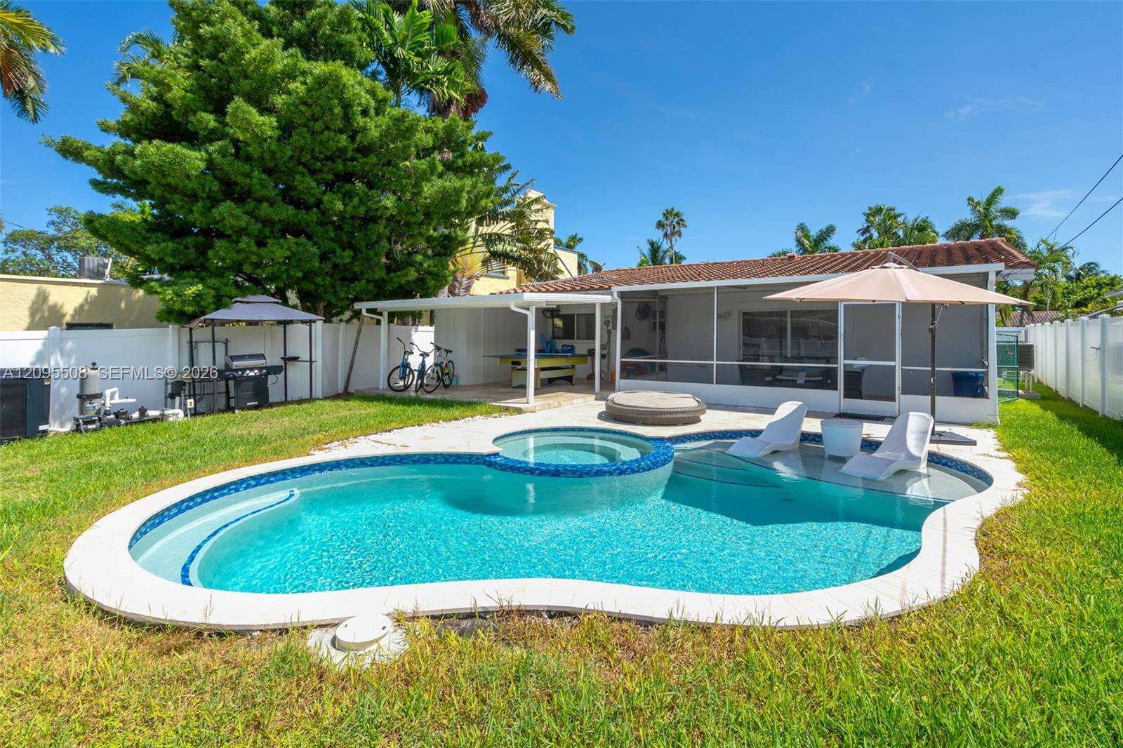 821 Harrison St, Hollywood, FL 33019 - For Rent photo 27