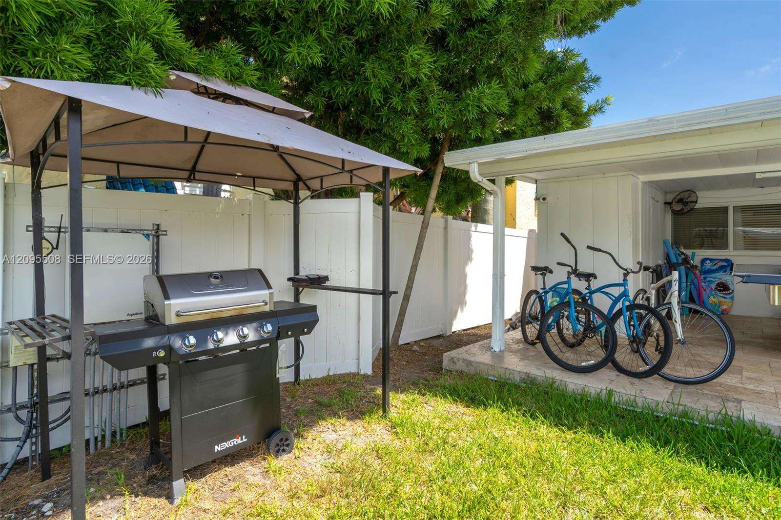 821 Harrison St, Hollywood, FL 33019 - For Rent photo 30