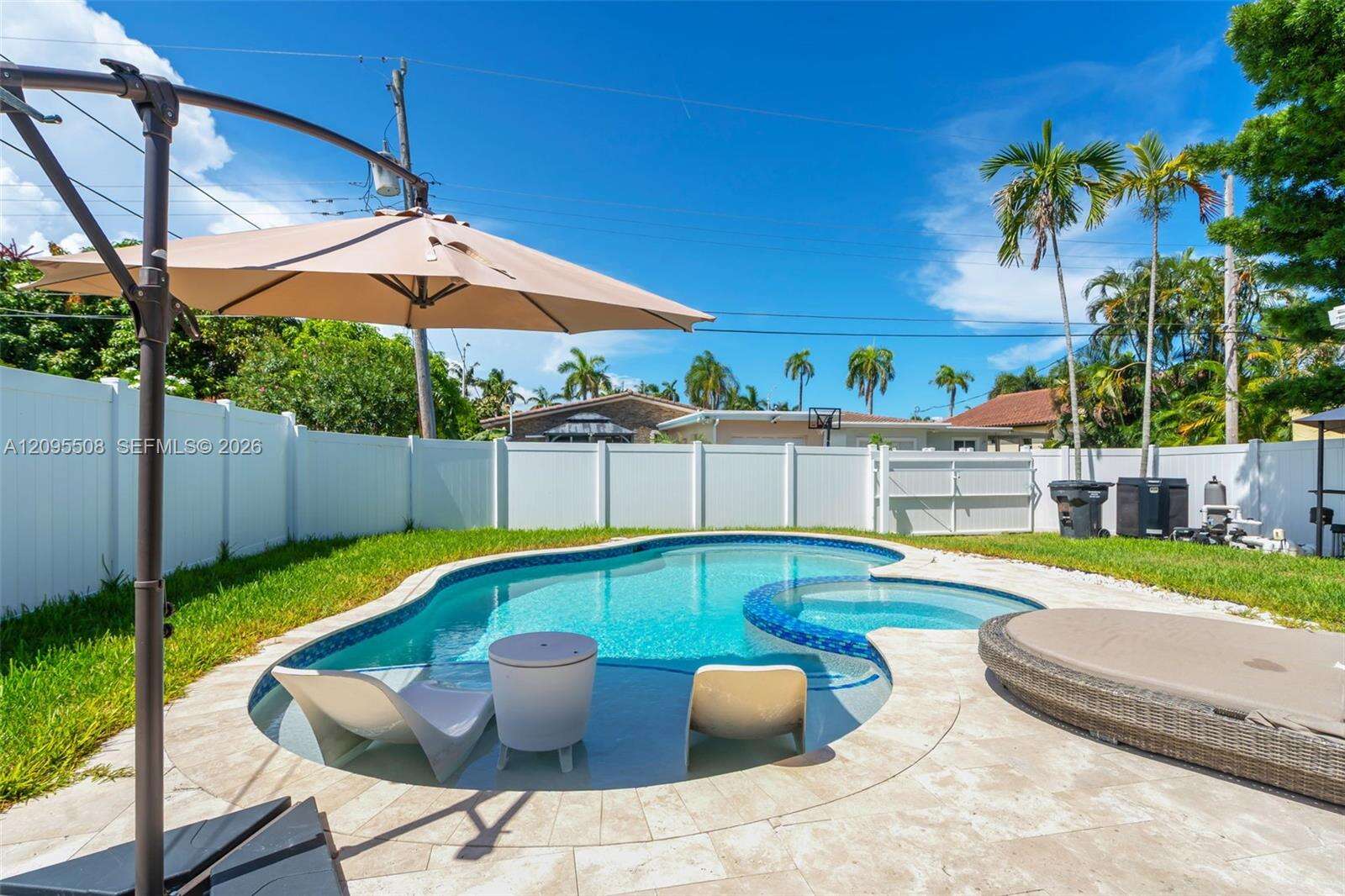 821 Harrison St, Hollywood, FL 33019 - For Rent photo 4