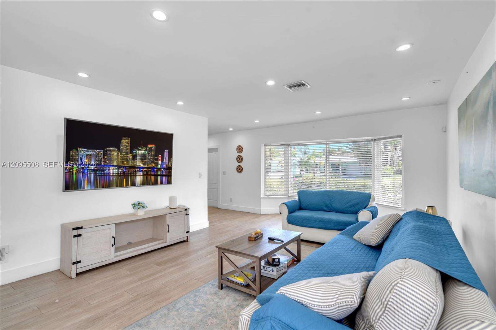 821 Harrison St, Hollywood, FL 33019 - For Rent photo 7