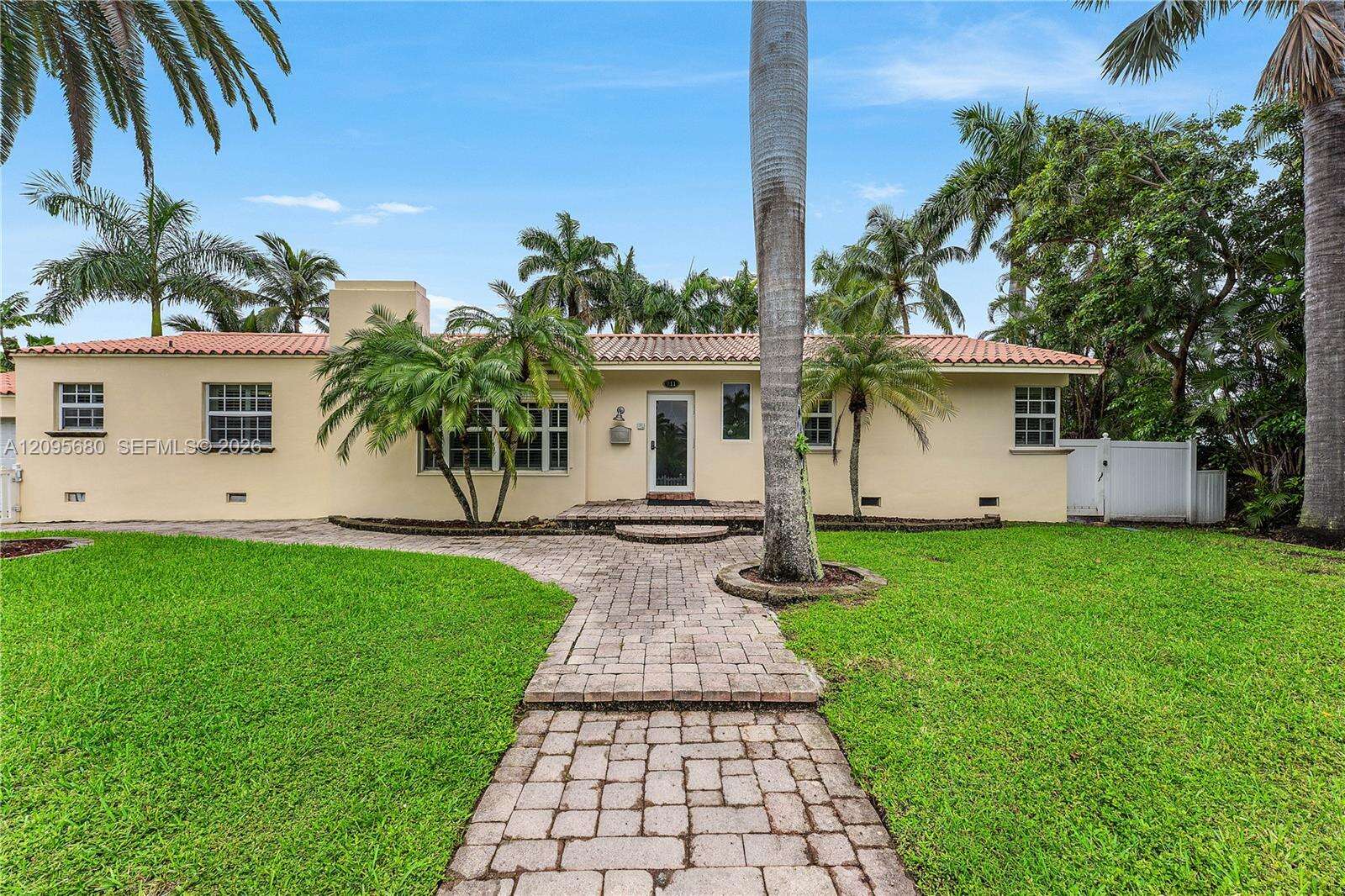 711 Tyler St, Hollywood, FL 33019 - For Rent photo 1