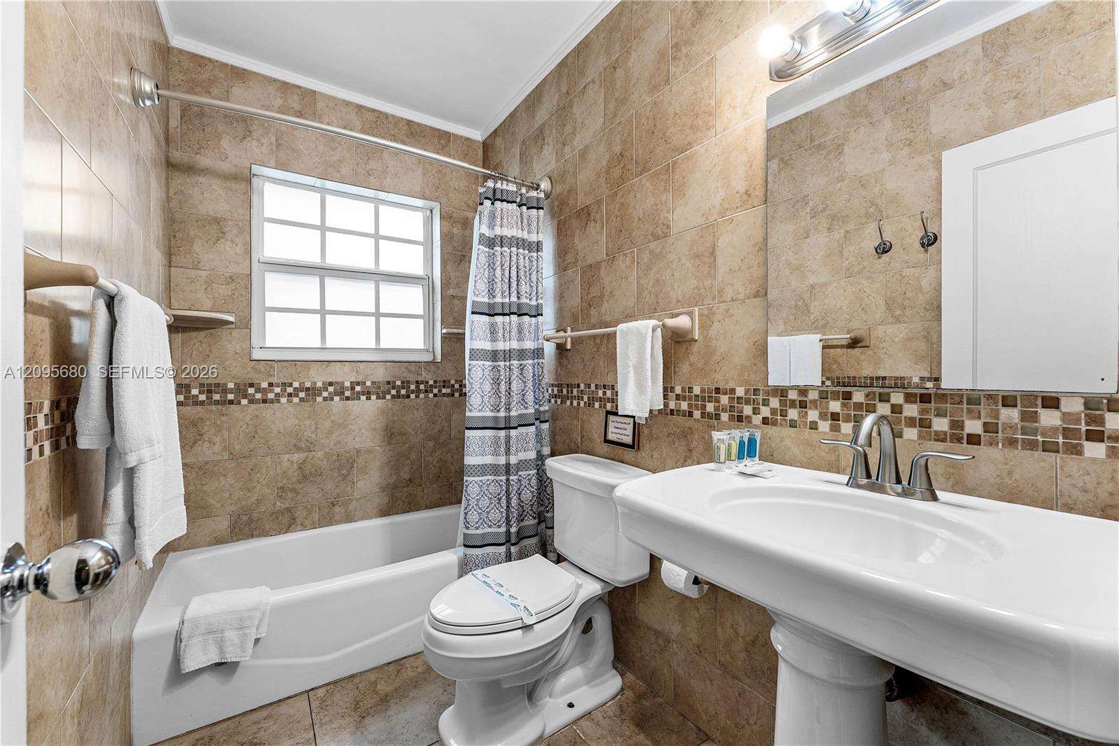 711 Tyler St, Hollywood, FL 33019 - For Rent photo 20