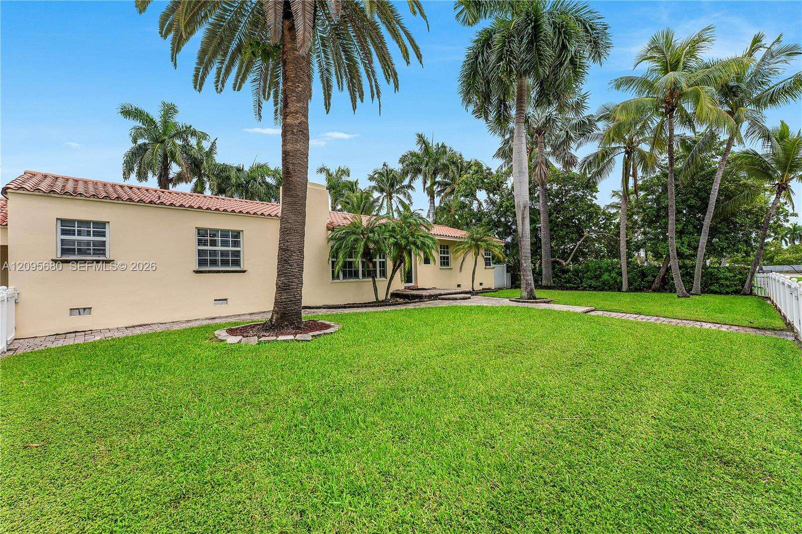 711 Tyler St, Hollywood, FL 33019 - For Rent photo 3
