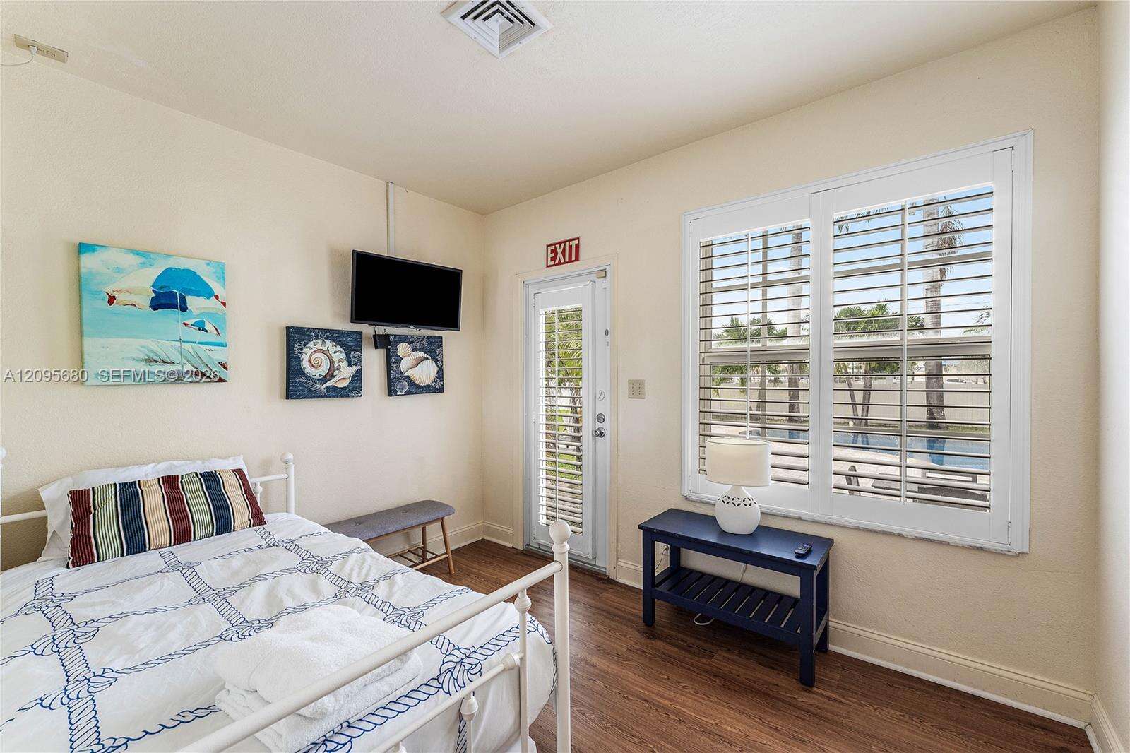 711 Tyler St, Hollywood, FL 33019 - For Rent photo 23