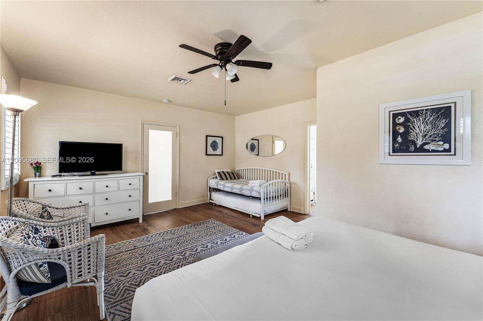 711 Tyler St, Hollywood, FL 33019 - For Rent photo 26