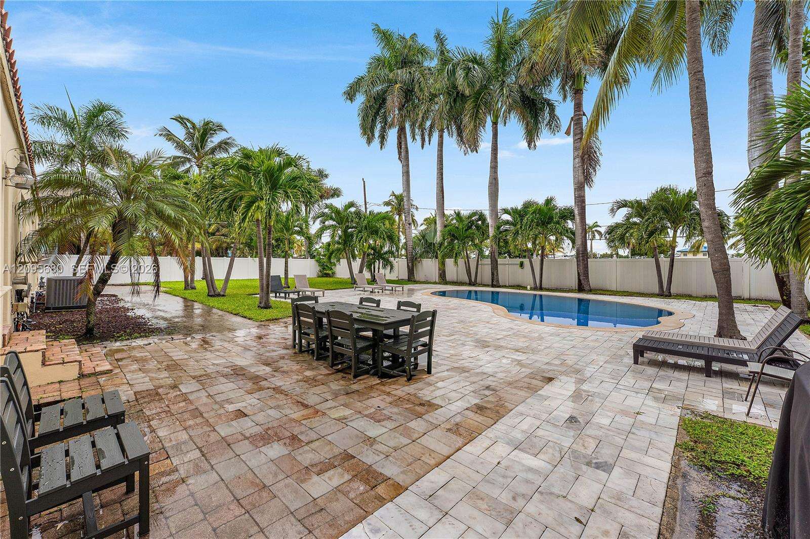 711 Tyler St, Hollywood, FL 33019 - For Rent photo 27