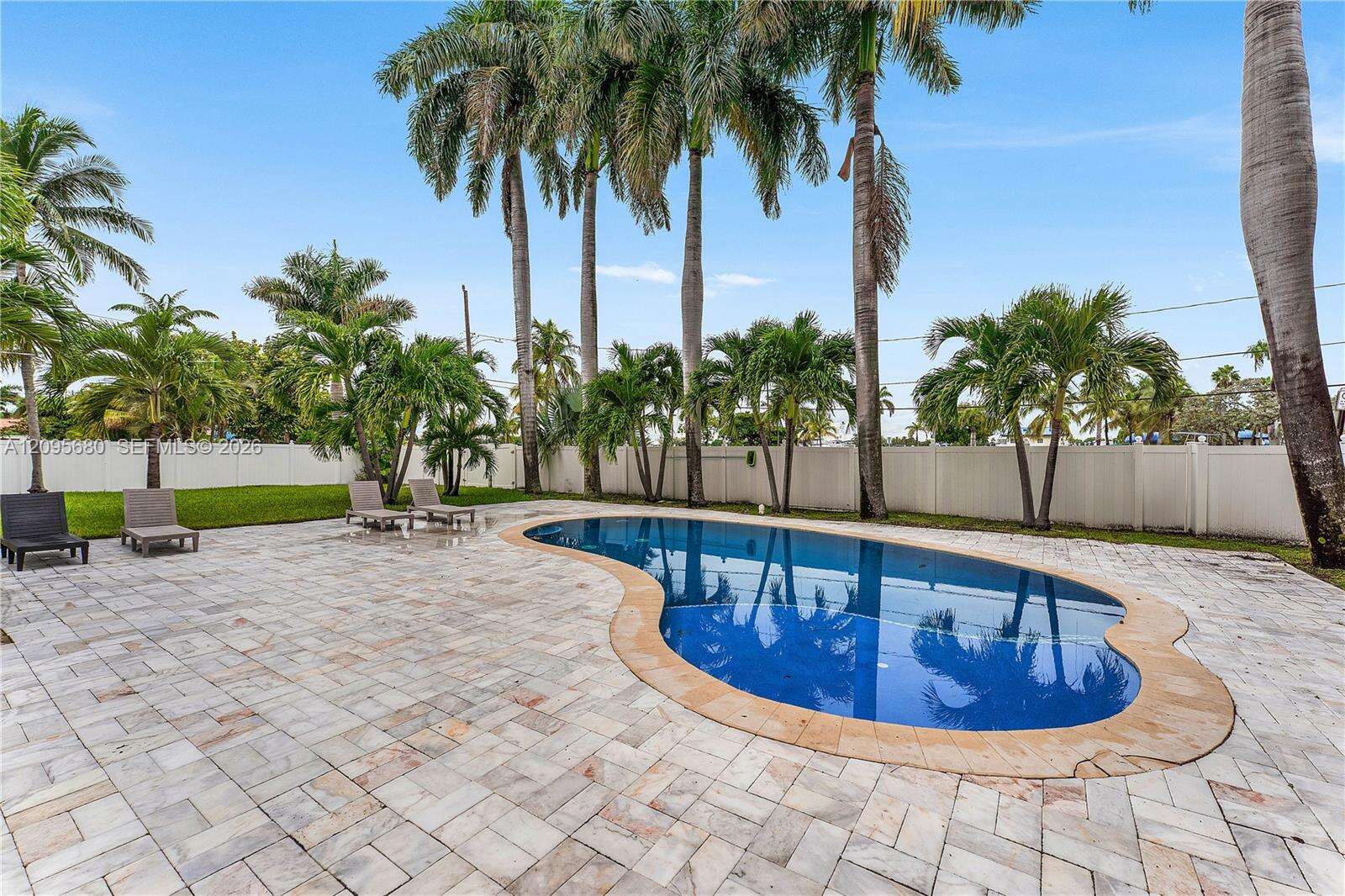 711 Tyler St, Hollywood, FL 33019 - For Rent photo 28