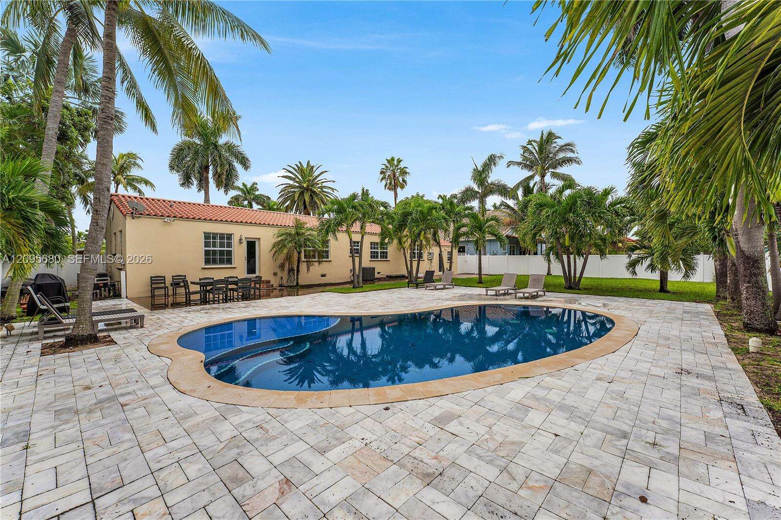 711 Tyler St, Hollywood, FL 33019 - For Rent photo 29