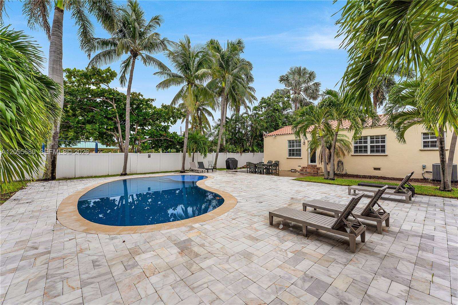 711 Tyler St, Hollywood, FL 33019 - For Rent photo 30