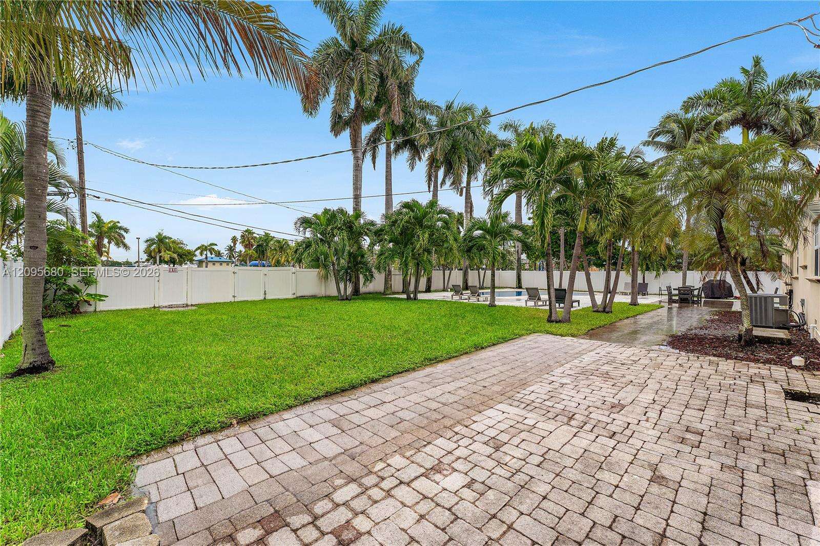 711 Tyler St, Hollywood, FL 33019 - For Rent photo 31