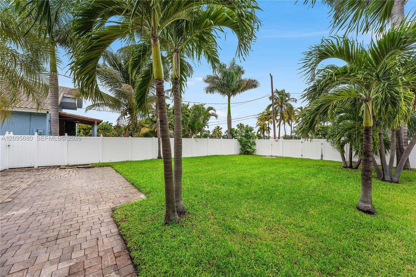 711 Tyler St, Hollywood, FL 33019 - For Rent photo 32