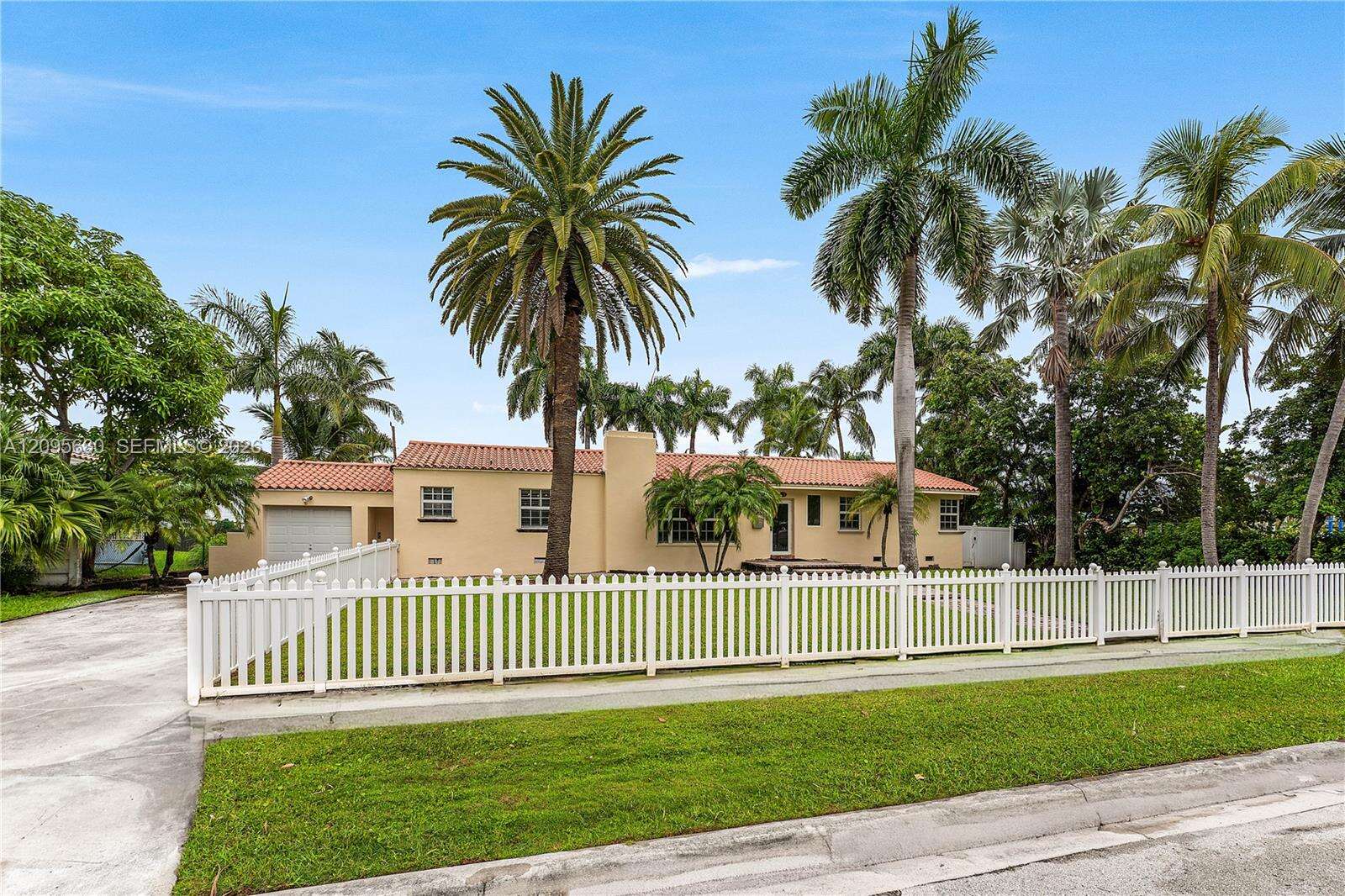 711 Tyler St, Hollywood, FL 33019 - For Rent photo 5