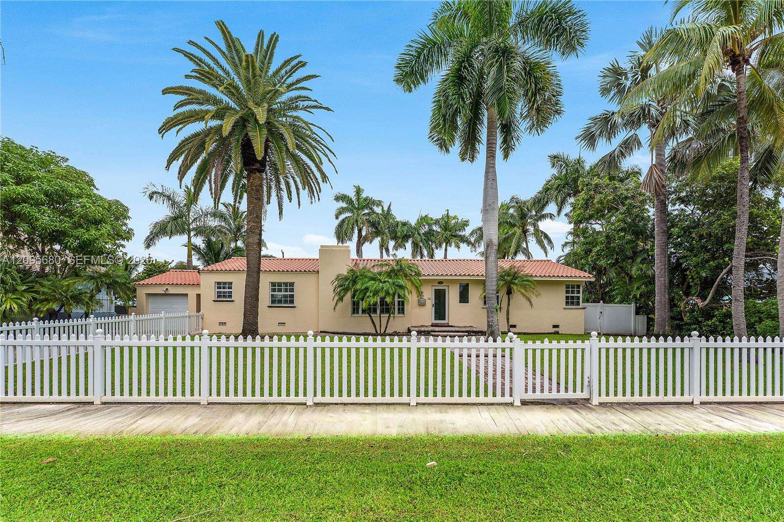711 Tyler St, Hollywood, FL 33019 - For Rent photo 6