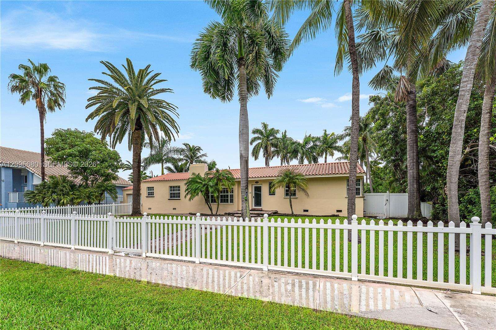 711 Tyler St, Hollywood, FL 33019 - For Rent photo 7
