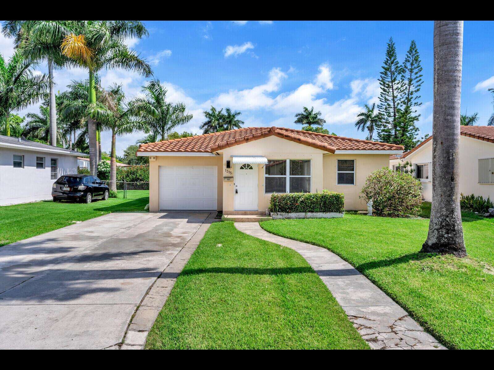1315 Buchanan, Hollywood, FL 33019 - For Rent photo 1