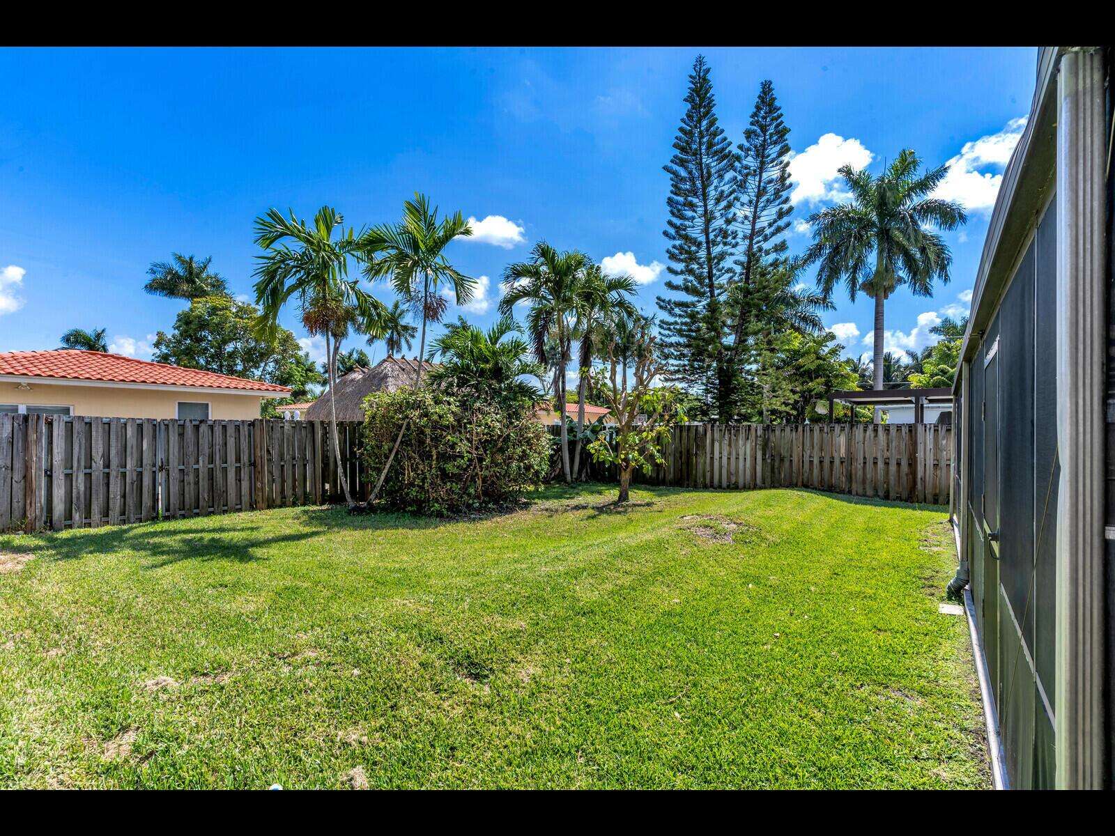 1315 Buchanan, Hollywood, FL 33019 - For Rent photo 2