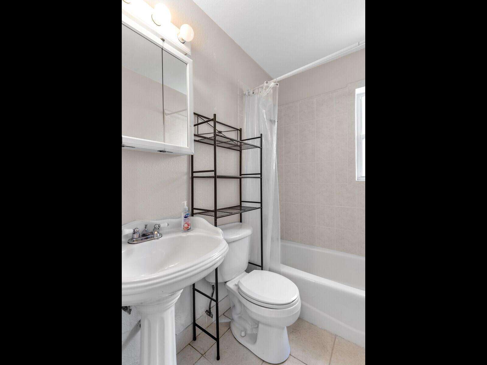 1315 Buchanan, Hollywood, FL 33019 - For Rent photo 9