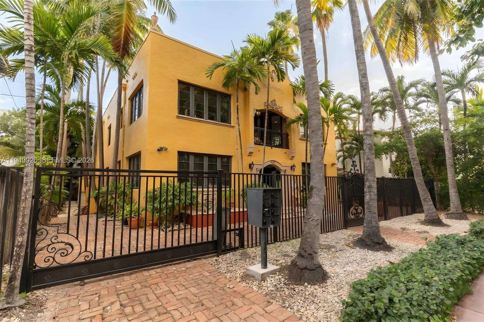 632 15th St, Miami Beach, FL 33139 - For Sale photo 1